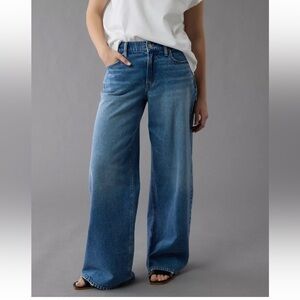 American Eagle Dreamy Drape Strigid Low Rise Ultra Wide Leg